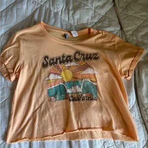 🩷Women’s size small cropped Santa Cruz short sleeve